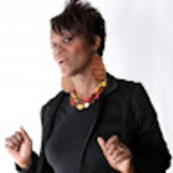 Meet your Posher, Gloria - Picture 1 of 1